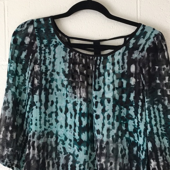 BCX Caged Back Printed Sheer Blouse - Picture 4 of 9